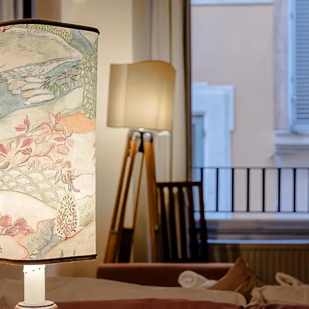 Domus Adriano Al Pantheon * ローマ