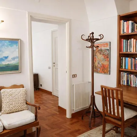 Domus Adriano Al Pantheon